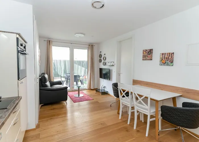 Modern With Tiny Garden Near Center * וינה