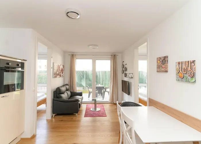 Modern With Tiny Garden Near Center * וינה
