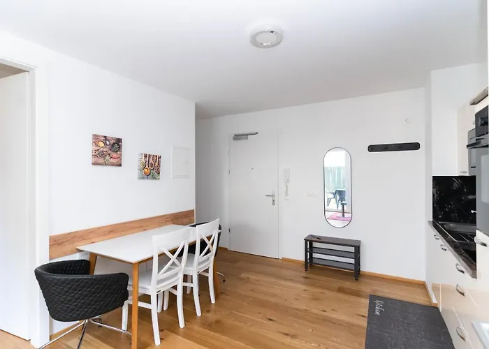 Modern With Tiny Garden Near Center * וינה