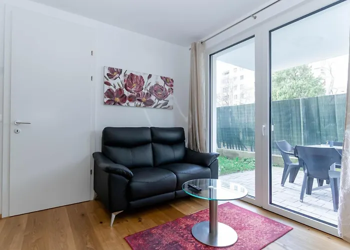 דירה Modern With Tiny Garden Near Center וינה